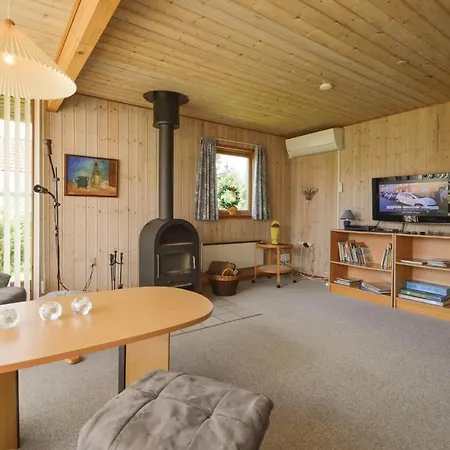 Three-bedroom Holiday In Tarm