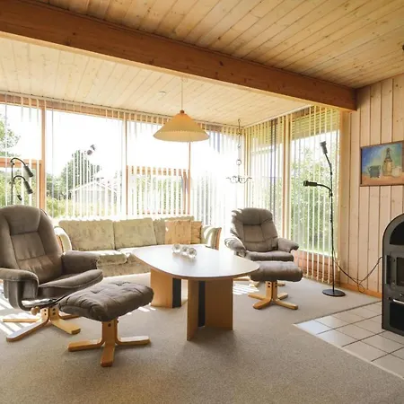 Three-bedroom Holiday In Tarm