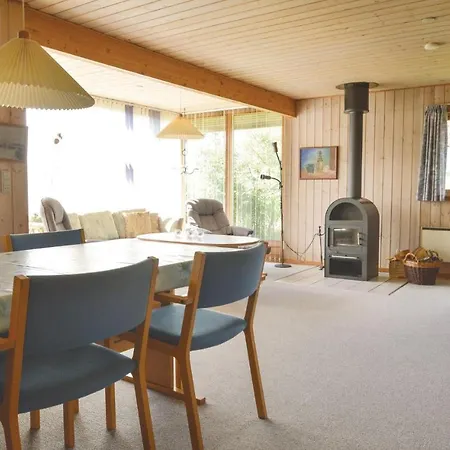 Three-bedroom Holiday In Tarm