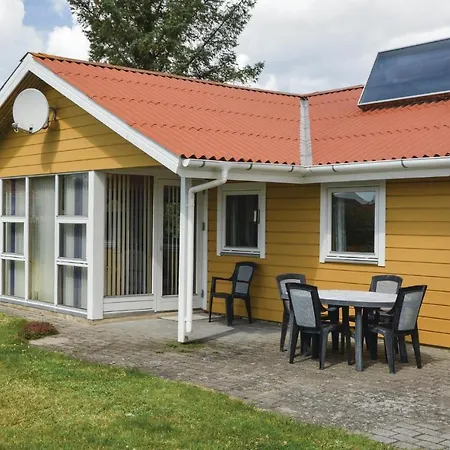 بيت للعطل Three-bedroom Holiday In *